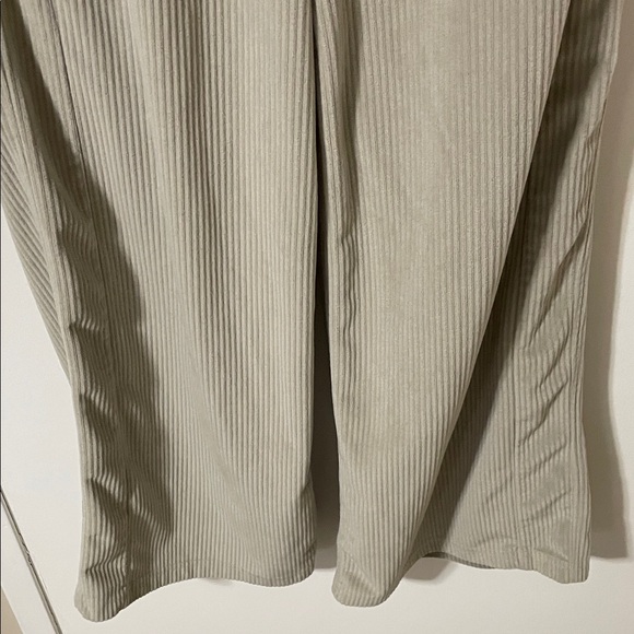 Lululemon Wide Leg Velvet Cord Asia Fit Pants in Riverstone Size Large - Picture 5 of 11